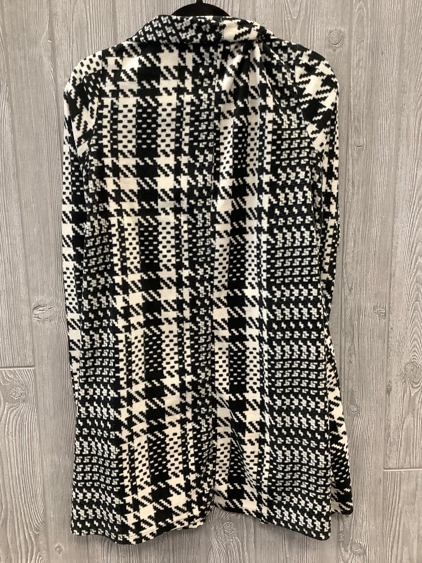 Cardigan By Clothes Mentor In Black & White, Size: 1x