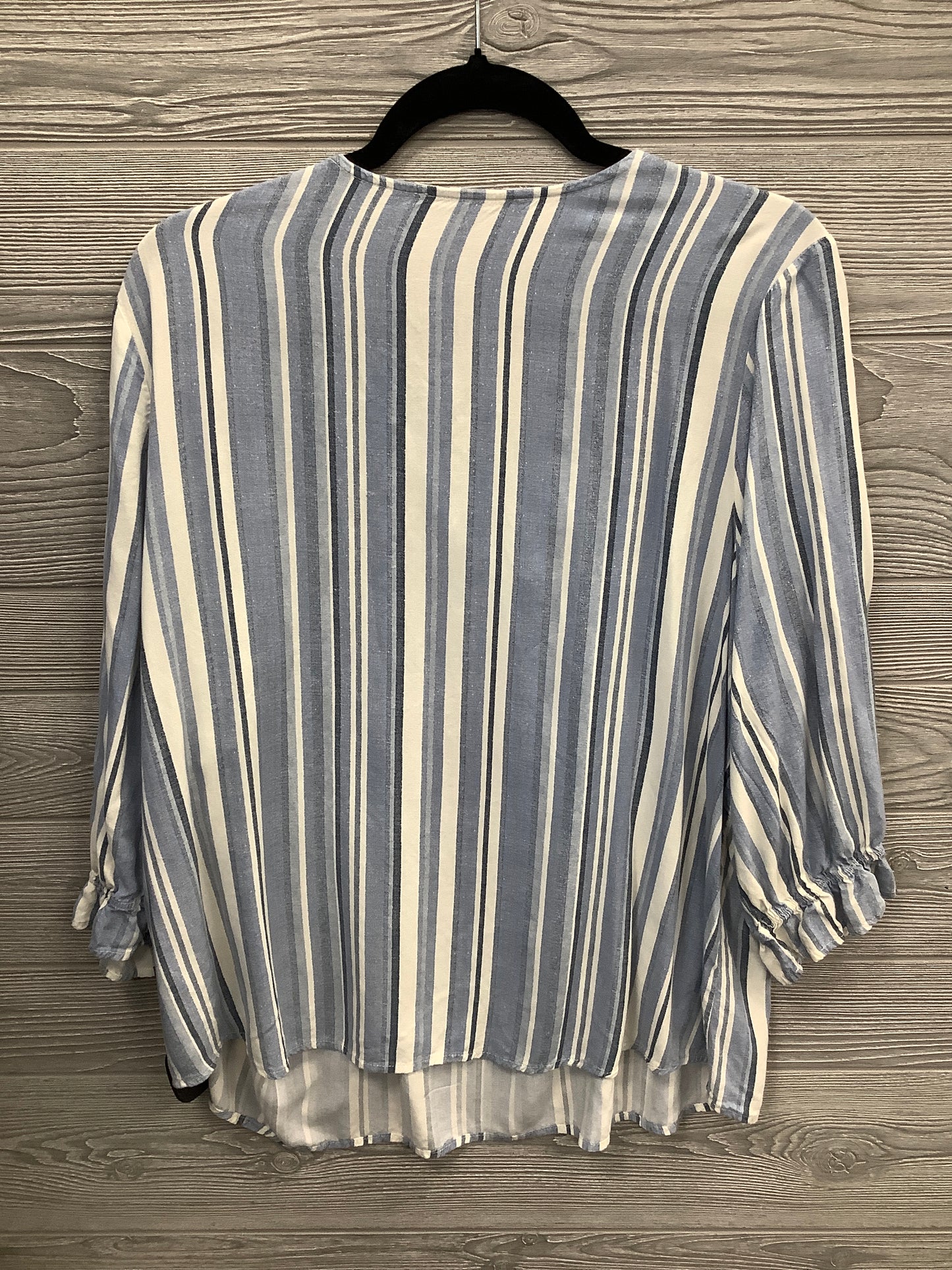 Top Long Sleeve By Clothes Mentor In Blue & White, Size: 1x