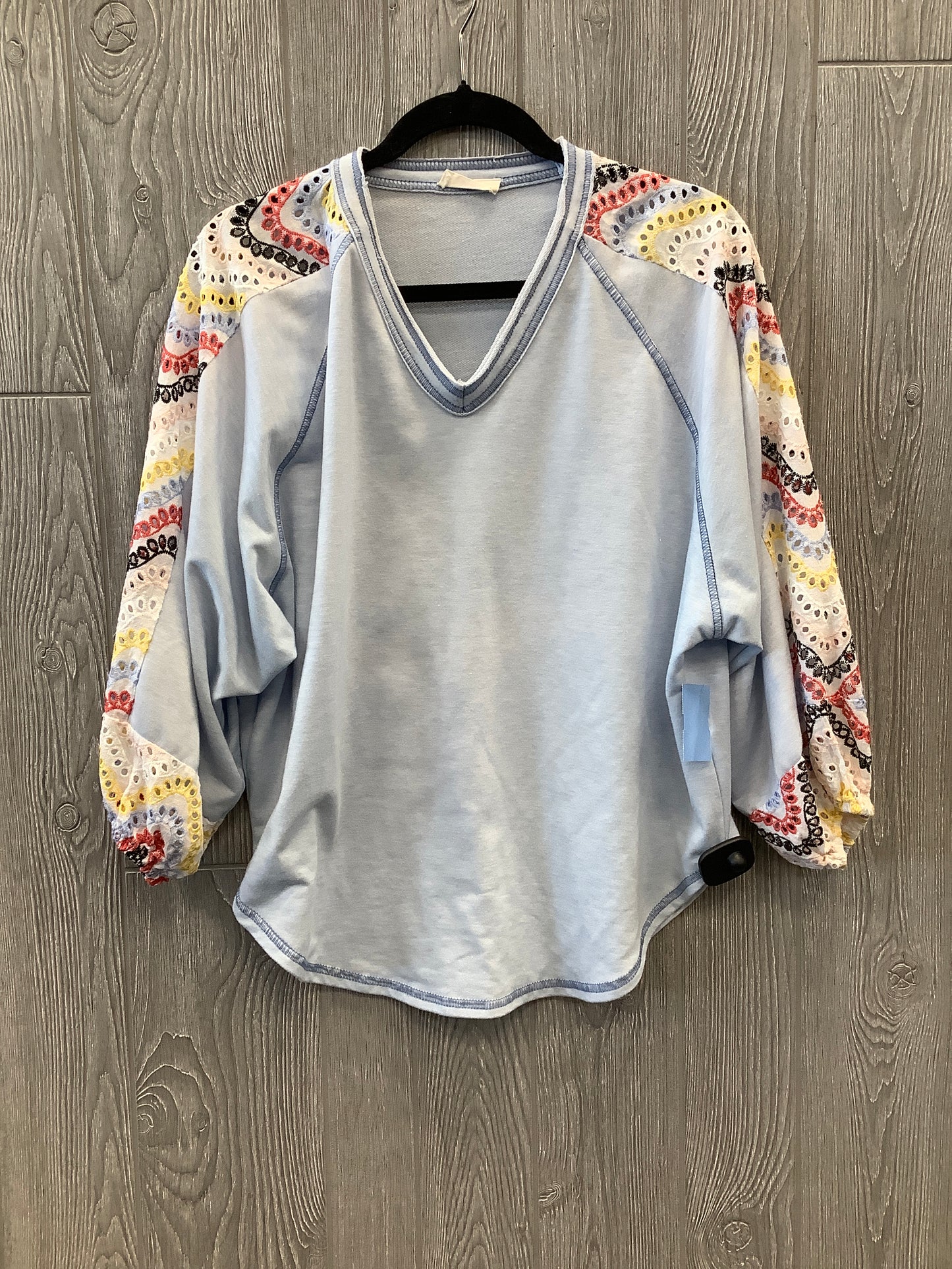 Top Long Sleeve By Hummingbird In Blue, Size: M