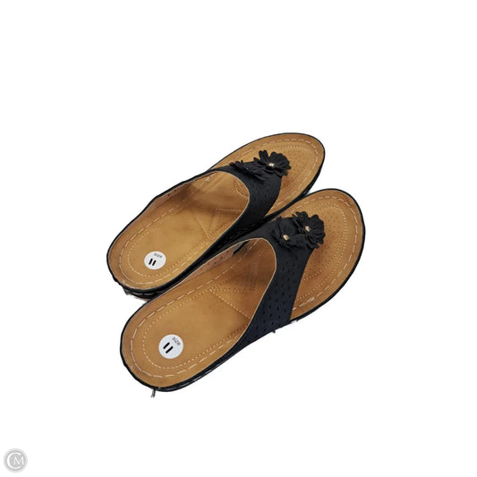 Sandals Flats By Clothes Mentor In Black & Tan, Size: 11