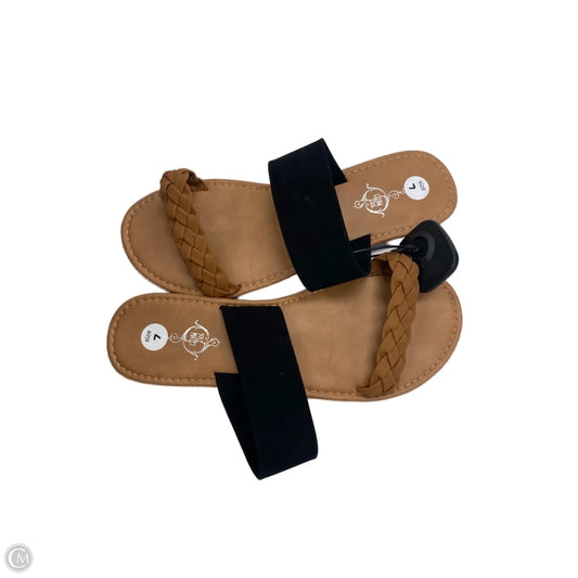 Sandals Flats By Clothes Mentor In Black & Brown, Size: 7