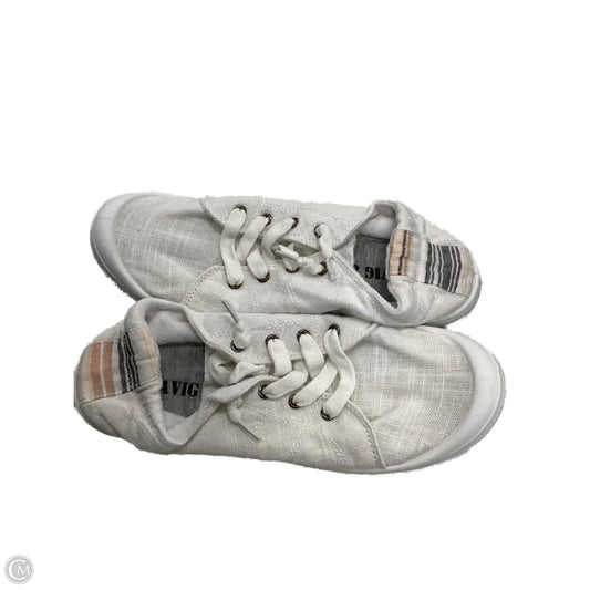 Shoes Flats By Clothes Mentor In White, Size: 10