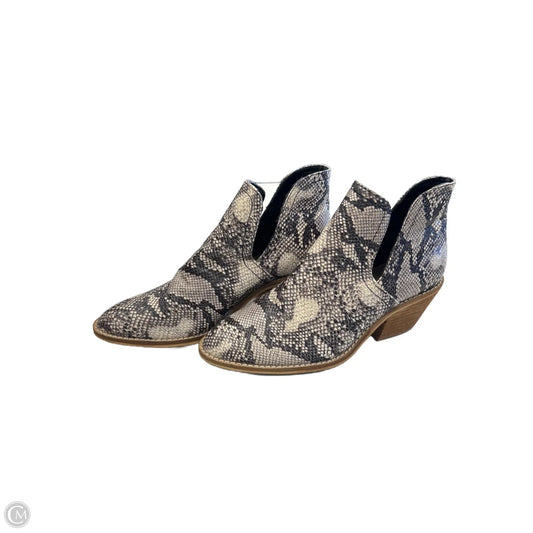 Boots Ankle Flats By Clothes Mentor In Snakeskin Print, Size: 7