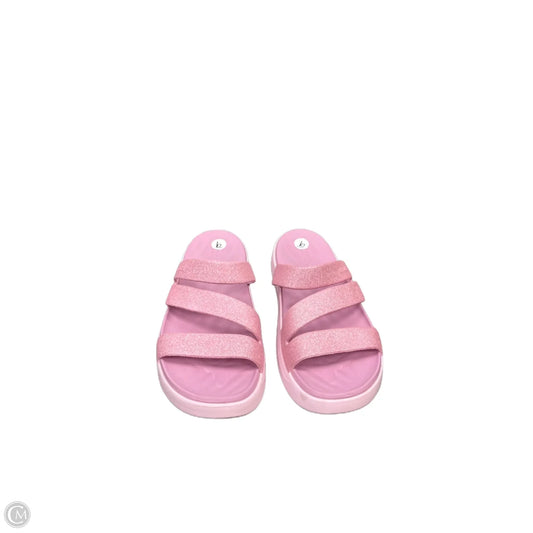 Sandals Flats By Crocs In Pink, Size: 9