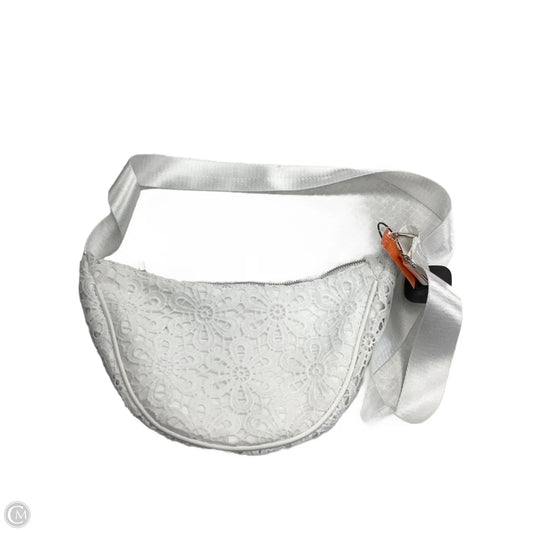 Crossbody By Clothes Mentor, Size: Medium