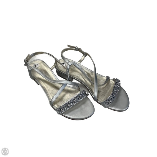 Sandals Flats By Naturalizer In Silver, Size: 8.5