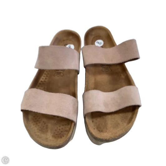 Sandals Flats By Clothes Mentor In Tan, Size: 8
