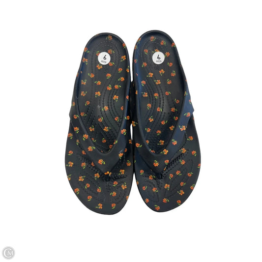Sandals Flip Flops By Crocs In Black, Size: 9