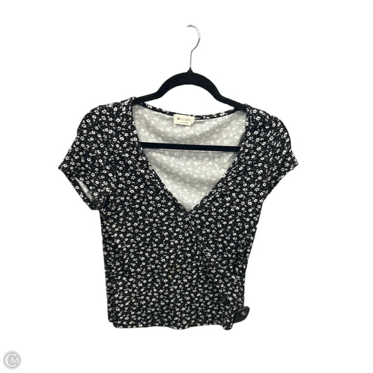 Top Short Sleeve By Clothes Mentor In Black & White, Size: M