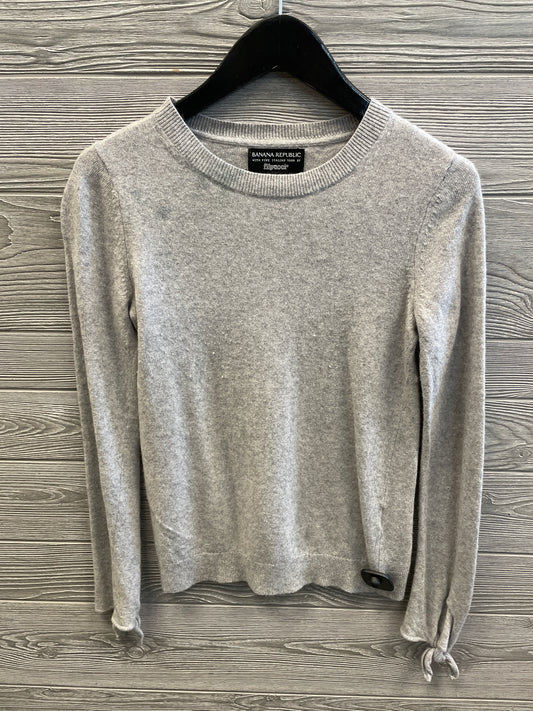 Top Long Sleeve By Banana Republic In Grey, Size: Xs