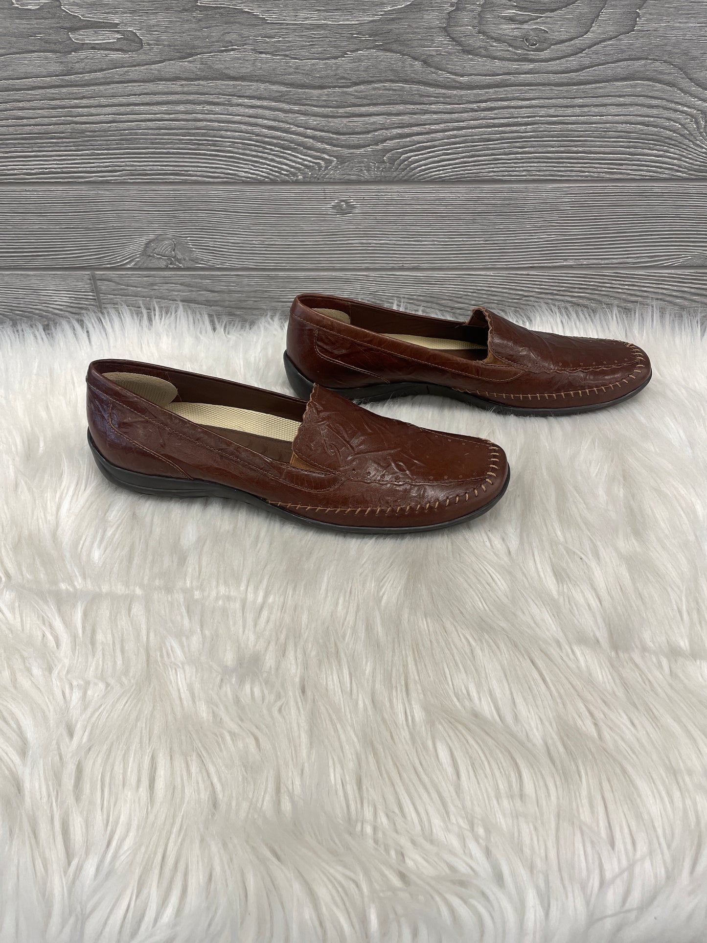 Shoes Flats By Clothes Mentor In Brown, Size: 9