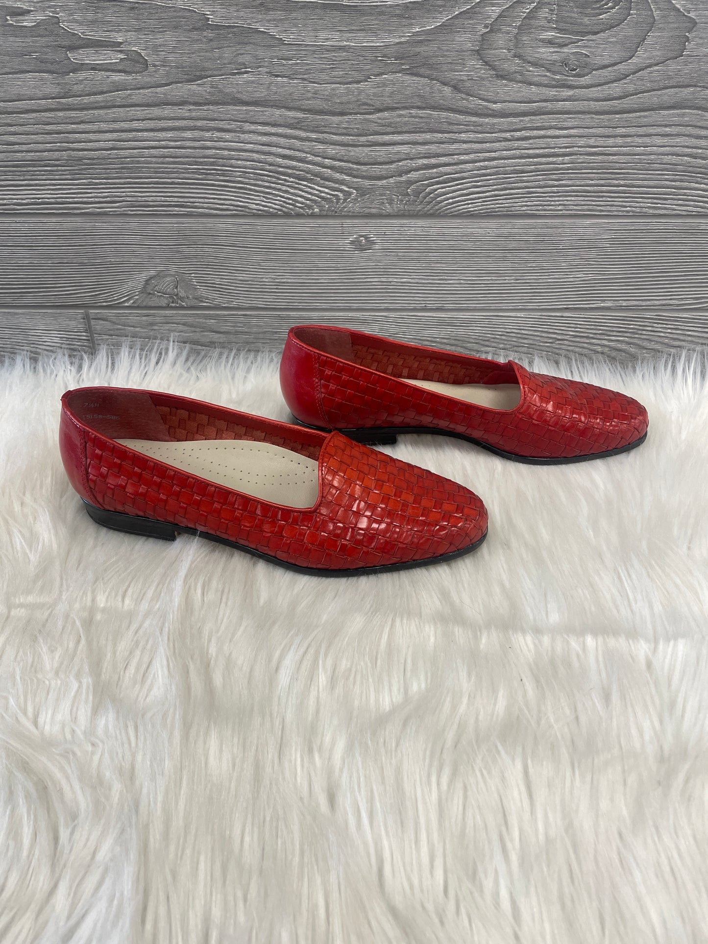 Shoes Flats By Clothes Mentor In Red, Size: 7.5