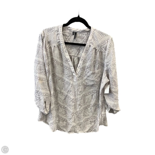 Top Long Sleeve By Maurices In Grey, Size: Xl