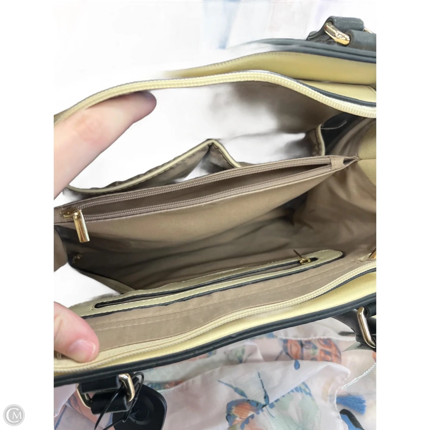 Crossbody By Clothes Mentor, Size: Large