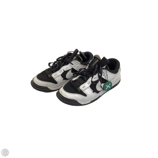Shoes Sneakers By Nike In Black & White, Size: 9.5