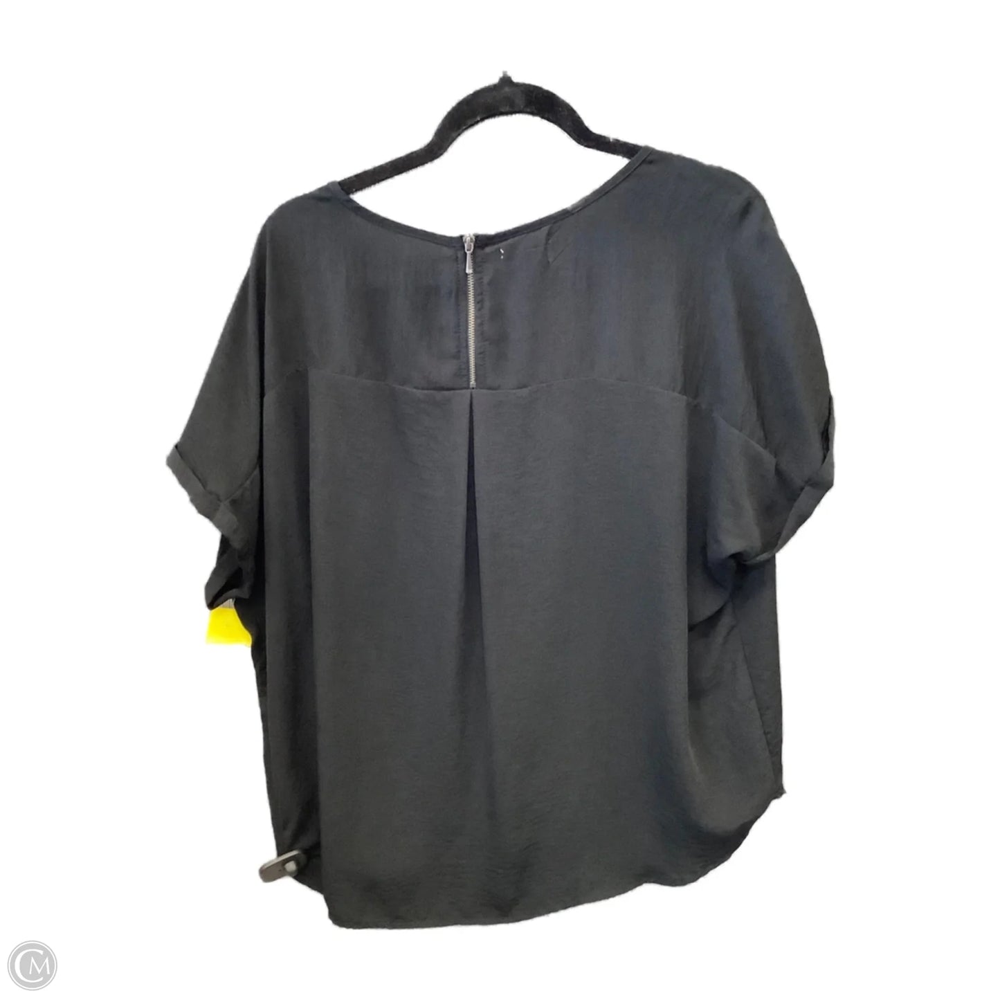 Top Short Sleeve By Maurices In Black, Size: 1x