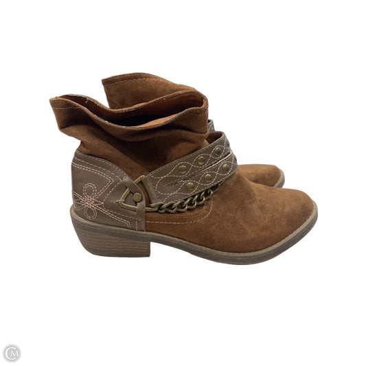Boots Ankle Flats By Clothes Mentor In Brown, Size: 7.5