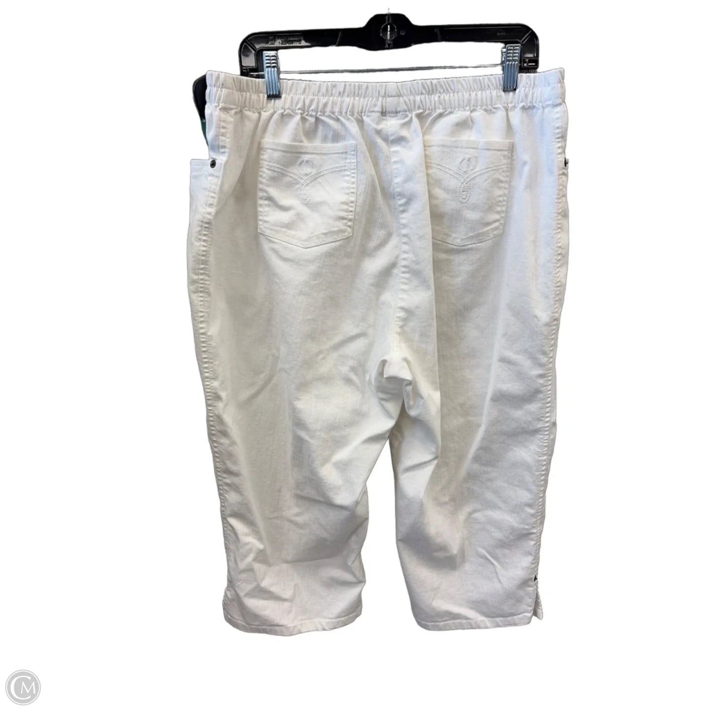 Capris By Cathy Daniels In White, Size: 16