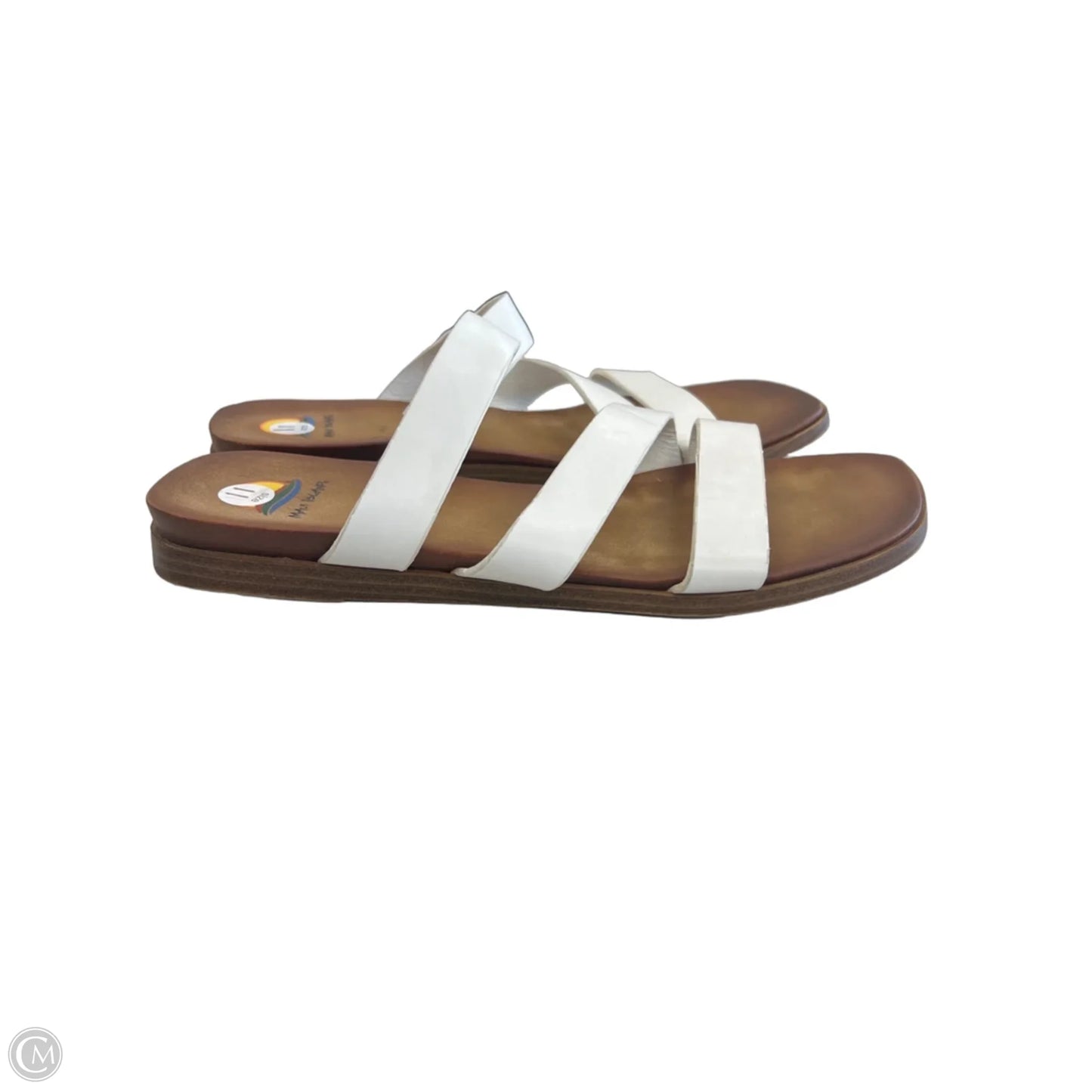 Sandals Flats By Clothes Mentor In White, Size: 11