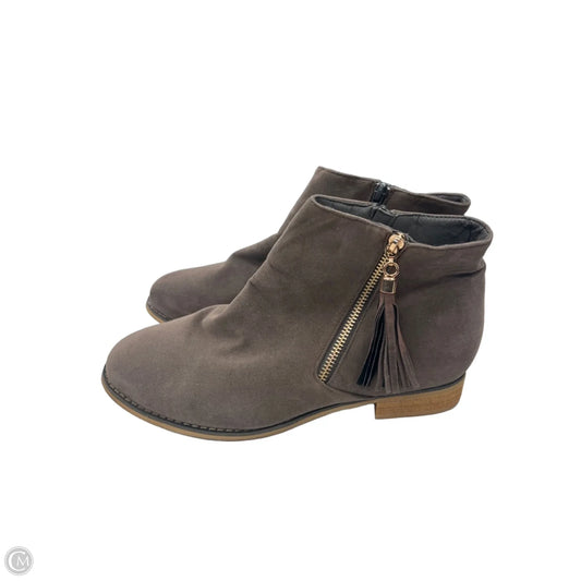 Boots Ankle Flats By Clothes Mentor In Brown, Size: 10