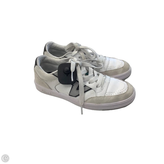 Shoes Sneakers By Vans In White, Size: 6.5